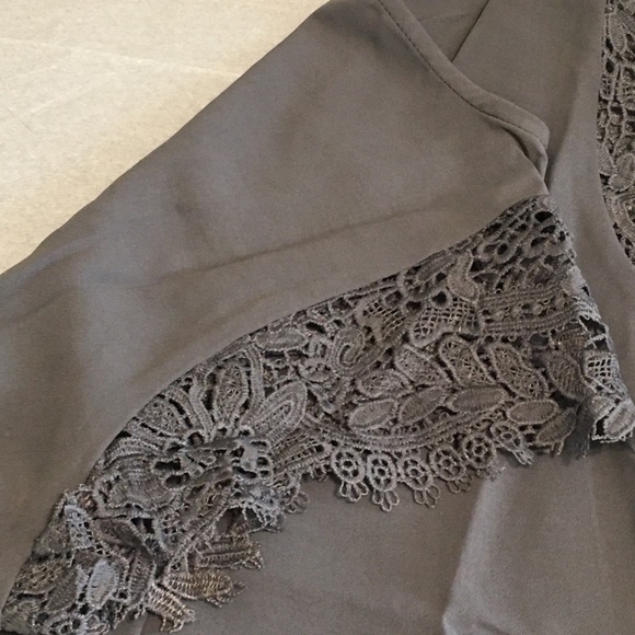 Sleeveless Lace Crochet Top - Picture 8 of 10